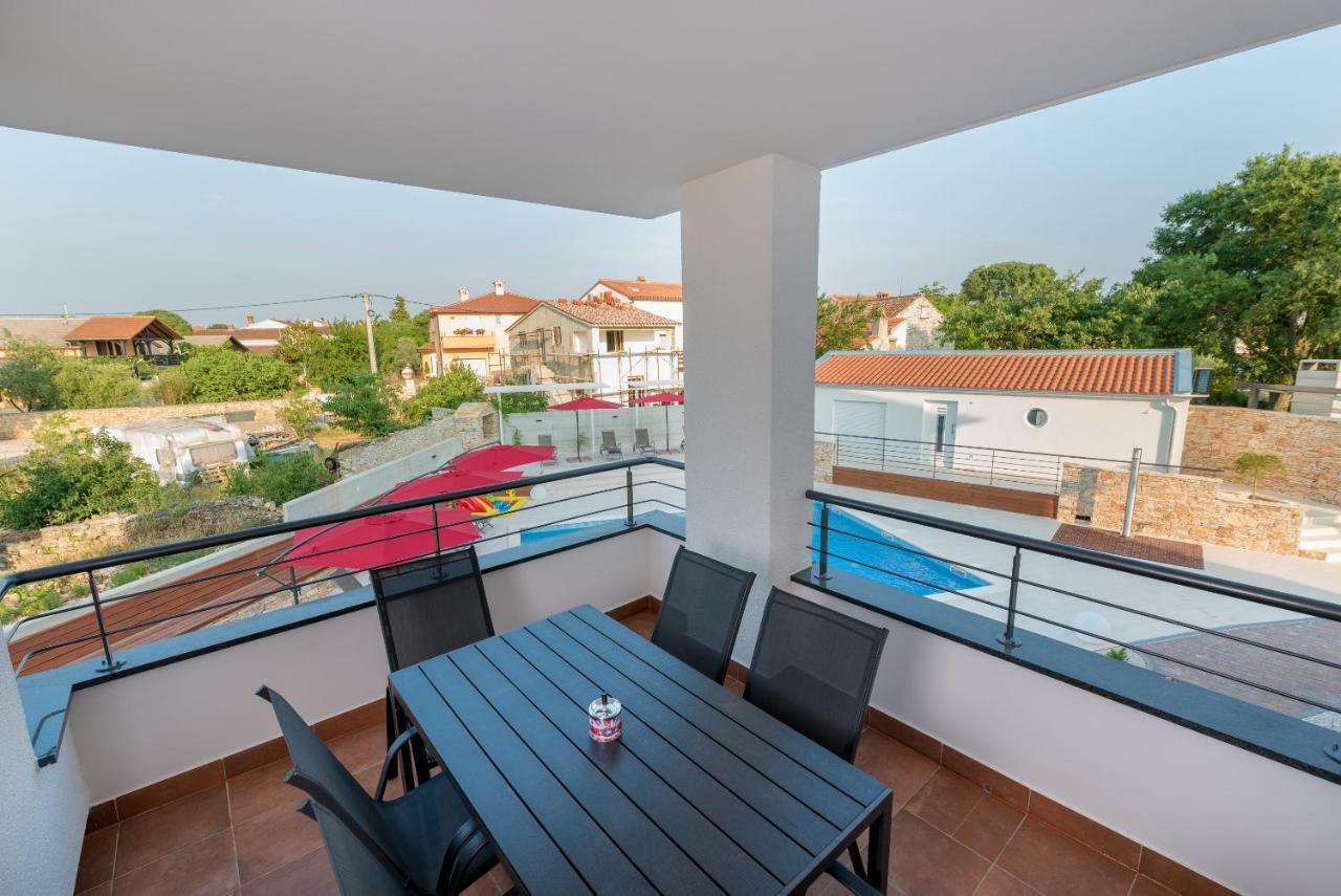 Villa Anja 2Nd Floor Peroj Kültér fotó