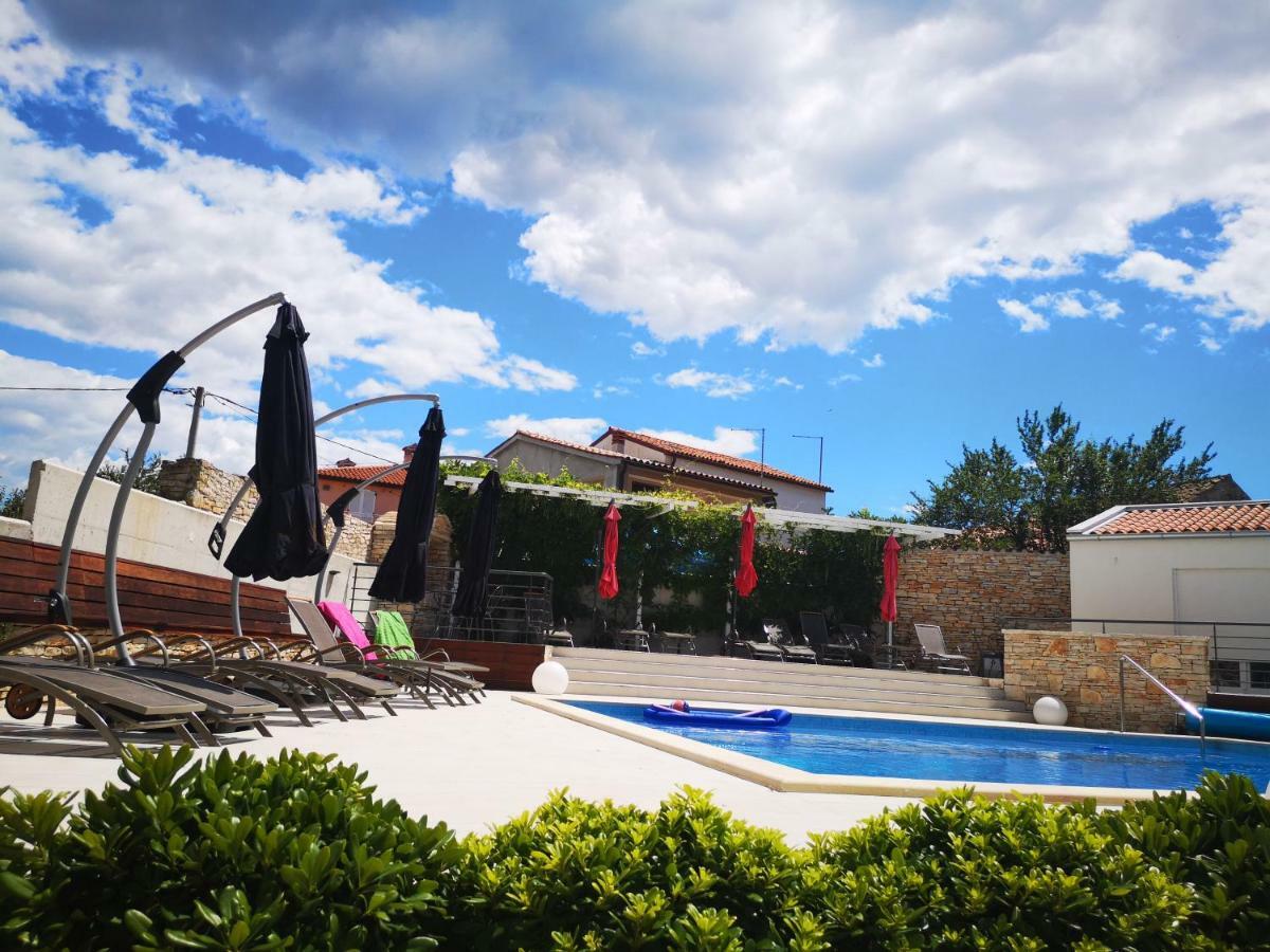 Villa Anja 2Nd Floor Peroj Kültér fotó